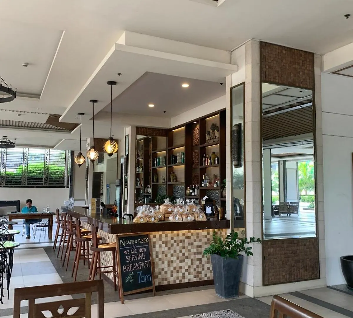 Lovely 3 Bedroom Condo Unit With Free Parking Space Manila