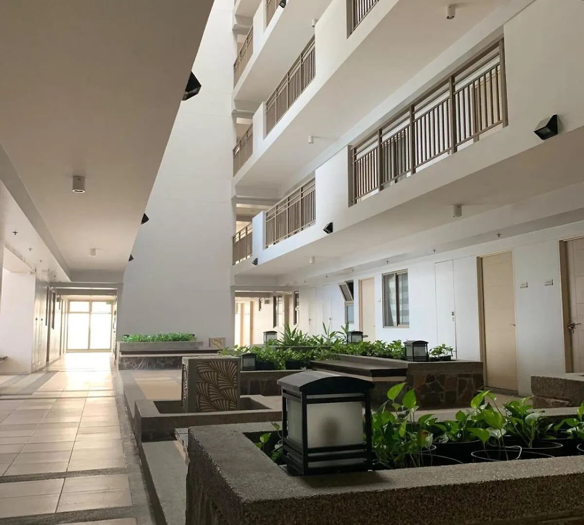 Apartment Lovely 3 Bedroom Condo Unit With Free Parking Space Manila